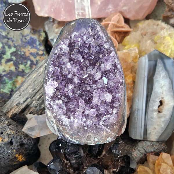 Nouvelle Géode Améthyste du Brésil de Grade 3A+, Polie sur les Côtés de 404 g