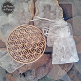 Commande Corinne M. - 2 Bracelets avec 4 et 5 Pierres de 6 mm et 1 Fleur de Vie en Bois