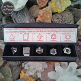 Les "5 Solides de Platon" en Cristal de Roche Grade 2A du Brésil de 1,5 cm sur 1,5 cm dans une Boîte Noire rangés dans une boîte