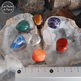 Nouveau Lot de 8 Pierres Roulées pour les 7 Chakras : Améthyste, Aventurine Verte, Cornaline Orange, Cristal de Roche, Jaspe Rouge, Lapis-Lazuli, Œil de Tigre et Quartz Rose