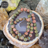 Perles Unakite de 8 mm Grade A du Brésil sur une tranche d'agate
