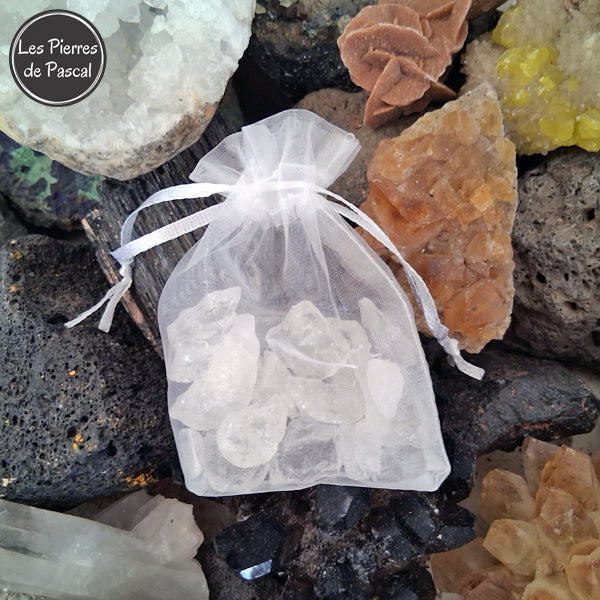 Lots de Cristal de Roche Brut 1 - 3 cm du Brésil de Grade A pour Recharger les Minéraux de 50 ou 2 x 50 g au Choix dans un sac organza blanc