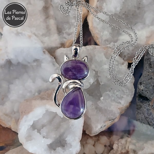 Pendentif Chat en Améthyste et Métal Argenté avec une Chaîne