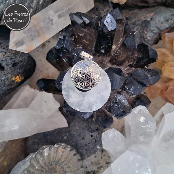 Pendentif avec une Pointe Octogonale de Cristal de Roche du Brésil Grade A+ et une Chaîne Acier Inoxydable de 50 cm sur une druse de quartz fumé