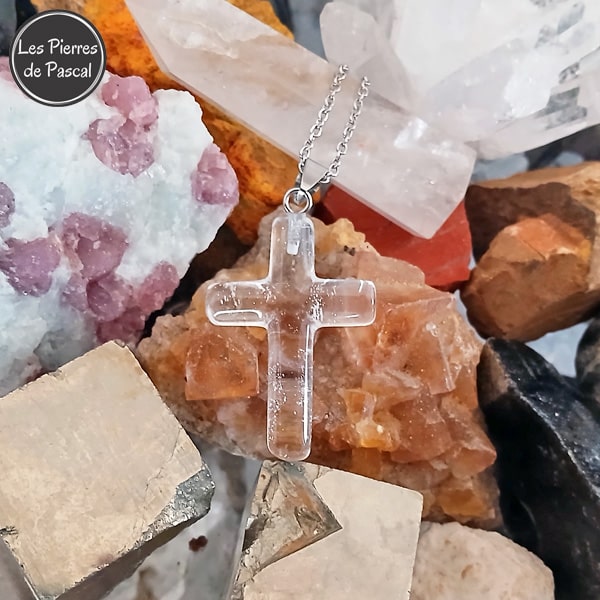 Pendentif Croix en Cristal de Roche du Brésil Grade A avec une Chaîne en Acier Inoxydable de 50 cm