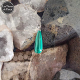Pendentif Goutte Malachite du Congo de Grade 2A avec une Chaîne en Argent 925 de 45 cm ou + sur une pierre de lave