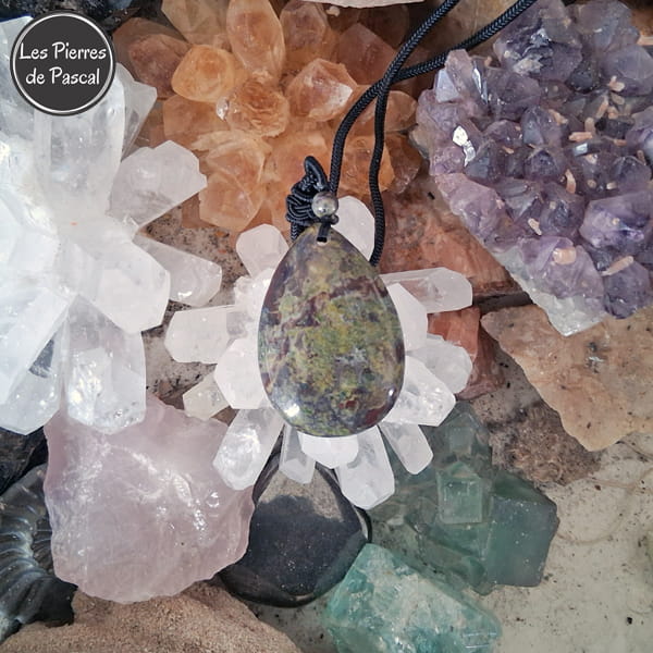 Pendentif Jaspe Sang de Dragon sur une druse