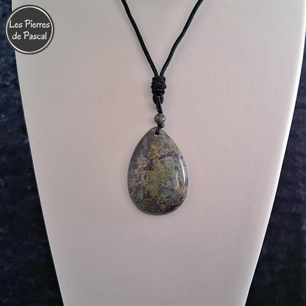 Pendentif Jaspe Sang de Dragon d'Afrique du Sud de Grade AB et un Cordon Noir de 60 cm