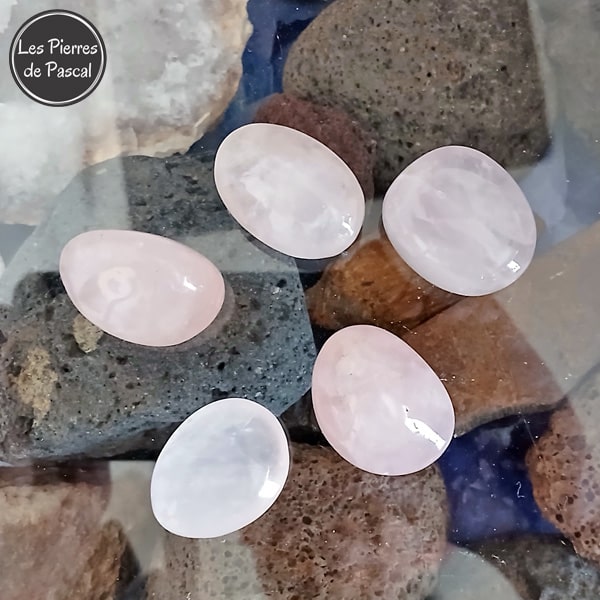 Pierre Roulée Polie de Quartz Rose du Brésil Grade A 2 x 2 cm de 18 g