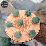 Les "5 Solides de Platon" en Aventurine Verte Grade 2A du Brésil de 1 cm sur 1 cm + 2 Autres Figures Géométriques