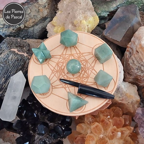 Les "5 Solides de Platon" en Aventurine Verte Grade 2A du Brésil de 1 cm sur 1 cm + 2 Autres Figures Géométriques
