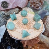 Les "5 Solides de Platon" en Aventurine Verte Grade 2A du Brésil de 1 cm sur 1 cm + 2 Autres Figures Géométriques