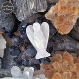 Sculpture d'Ange en Cristal de Roche du Brésil de Grade A de 4,5 cm de Haut sur une druse de quartz fumé