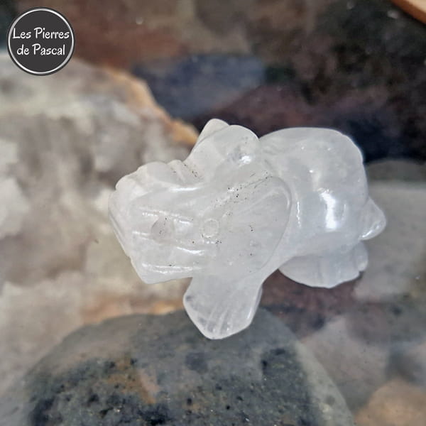 Sculpture d'Éléphant en Cristal de Roche du Brésil de Grade A de 4 cm de Long de profil