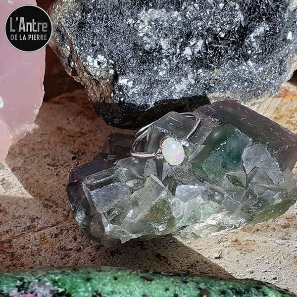 Opale Noble Blanche Montée sur une Bague Ajustable en Argent Sterling 925 Extraite des Sols Australiens