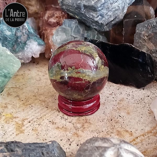 Boule de Cristal Jaspe Sanguin ou Sang de Dragon ou Héliotrope de 4 cm de Diamètre sur Socle
