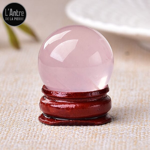 Boule de Cristal Quartz Rose sur Socle de 3 cm de Diamètre
