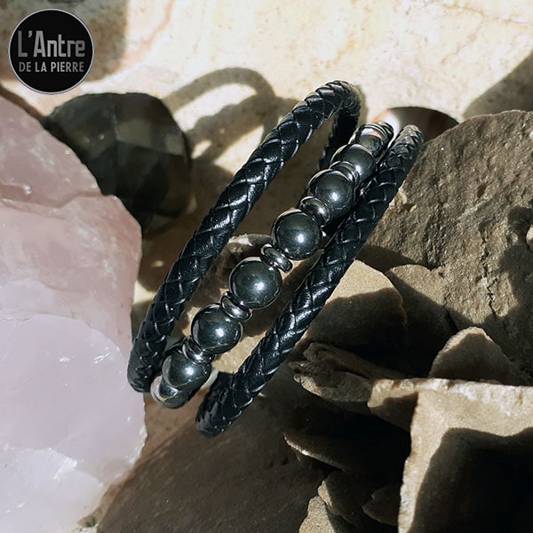 Bracelet en Véritable Cuir Noir avec 6 Hématites Naturelles de 8 mm et des Décors en Acier Argenté
