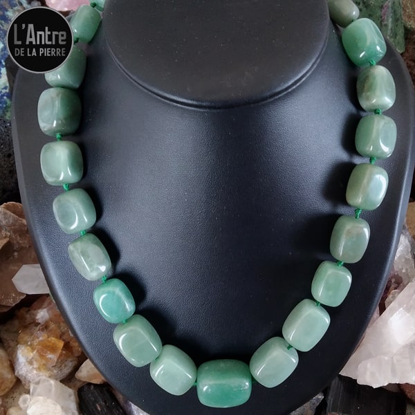 Collier en Pierre Aventurine Verte Cubique avec des Tailles Dégradées