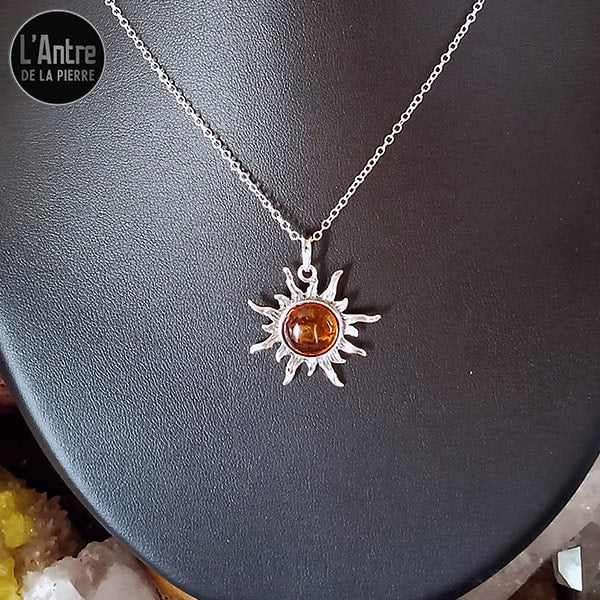 Pendentif Soleil Sculpté en Argent 925 avec une Très Belle Pierre d'Ambre Cognac et une Chaîne Argent 925 de 40 cm ou +