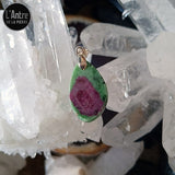 Exceptionnel Pendentif Rubis sur Zoïsite ou Thulite Grade 5A avec une Chaîne Argent 925