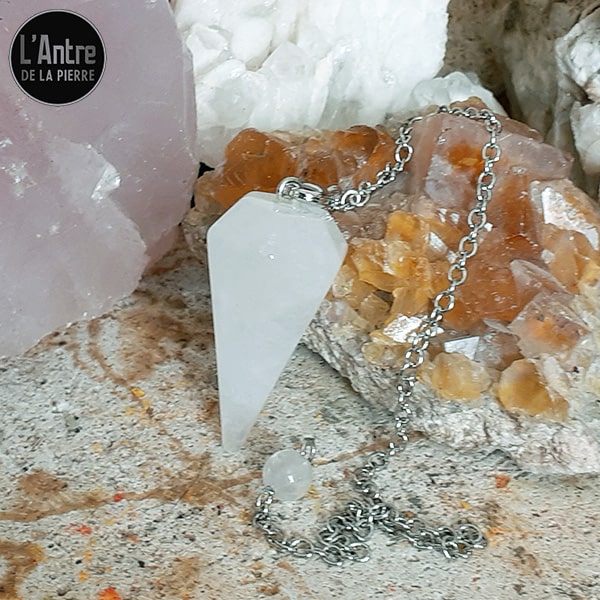 Grand Pendule Cristal de Roche ou Quartz Hyalin Conique avec Chaîne Argentée