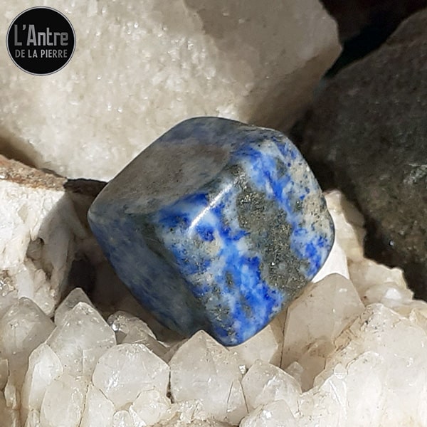 Pierre Polie Lapis-Lazuli d'Afghanistan de Forme Cubique de 2 cm sur 2 cm