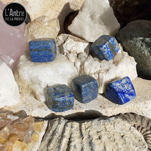 Pierre Polie Lapis-Lazuli d'Afghanistan de Forme Cubique de 2 cm sur 2 cm