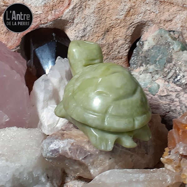 Très Belle Sculpture de Tortue en Jade Néphrite du Canada, de 80 mm environ